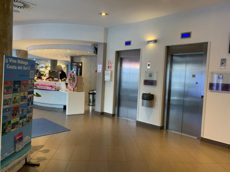 エレベーターフロントホール3