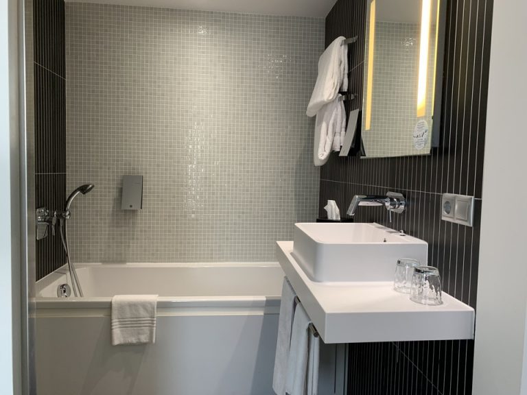 バスルーム全景