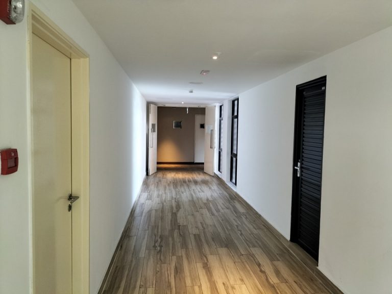 客室階廊下全体 (3)