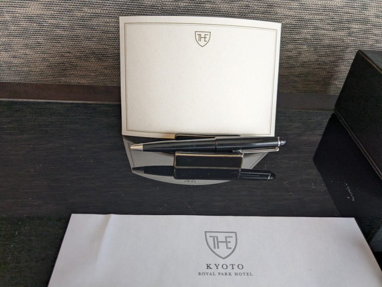 メモとボールペン