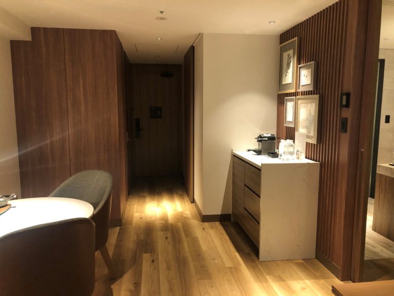 窓側からのリビング2