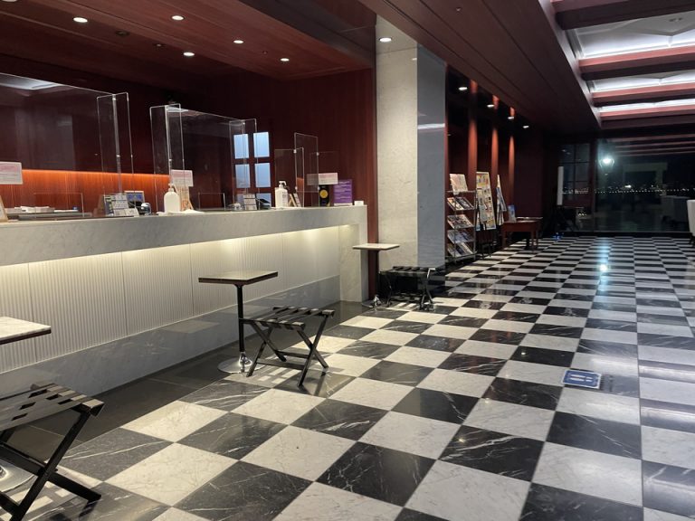 フロントカウンター