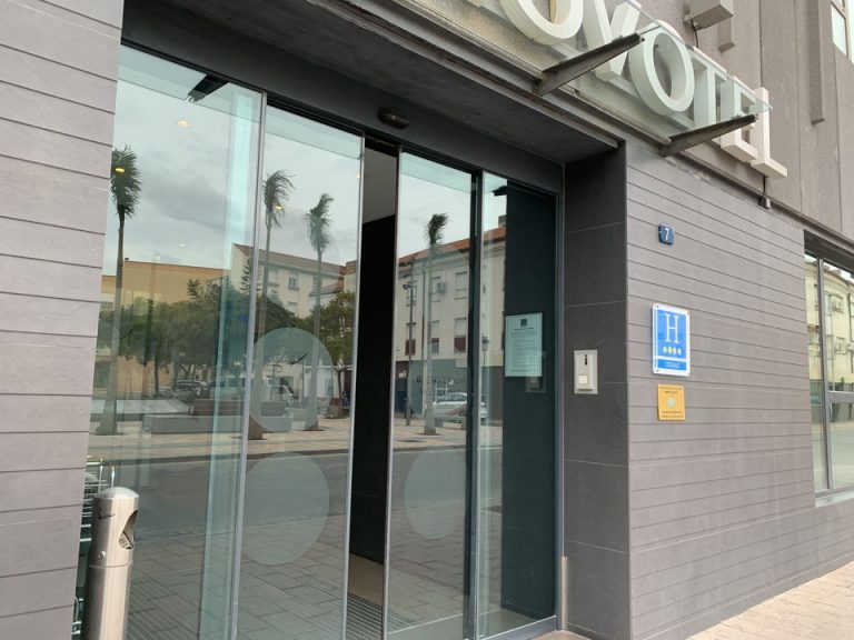 エントランス外観