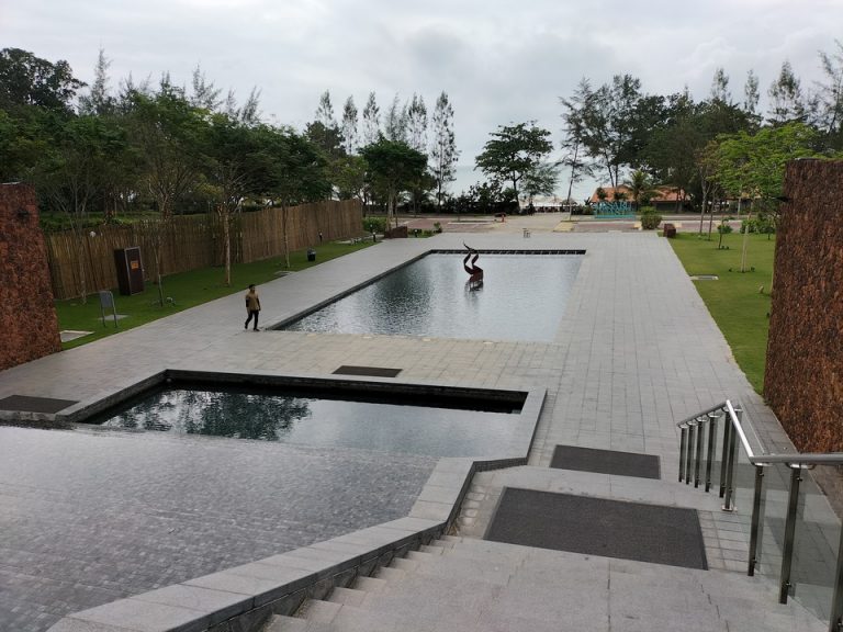 ビーチまでの道 (3)