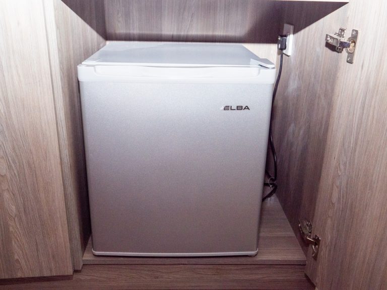 冷蔵庫(閉じた状態)