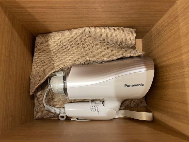 ドライヤーは客室も温泉もPanasonicのイオンドライヤーでしたが、風力は弱めです。