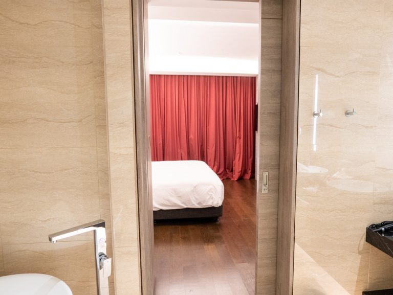 バスルーム内から入口