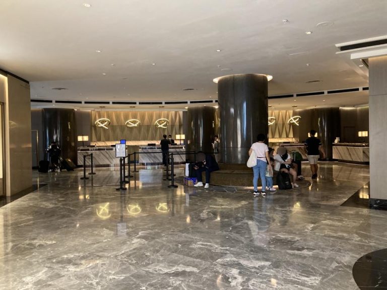 ホテルフロント全体