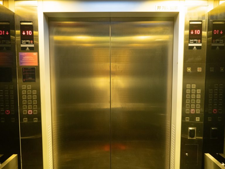 エレベーター.内観