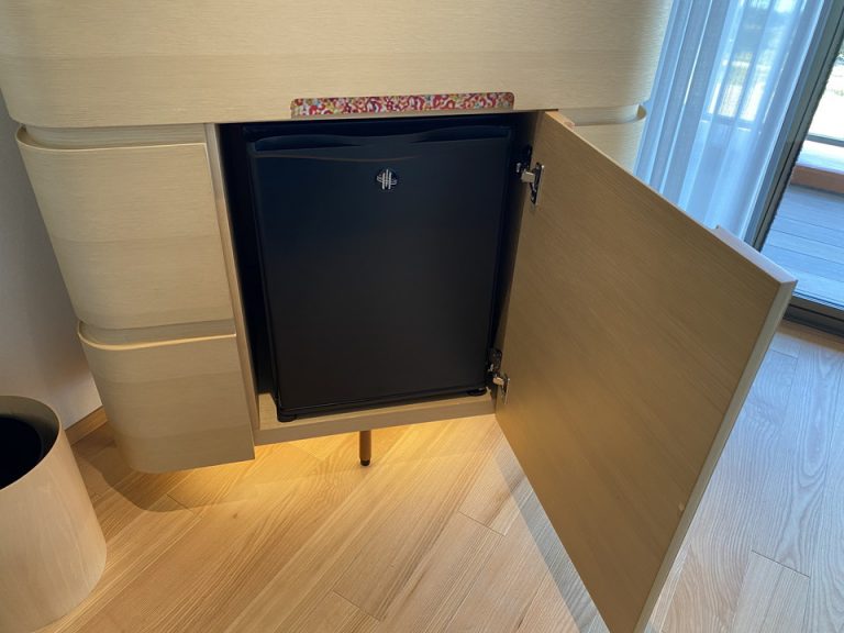 冷蔵庫(閉じた状態)