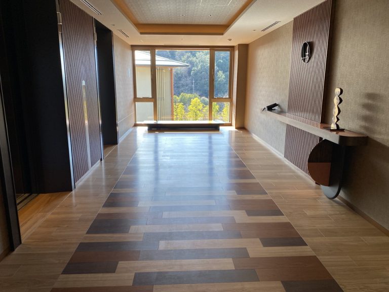 客室階エレベーターホール