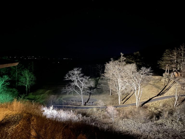 夜の眺望です。浅間山はライトアップなどが無いため、見えなくなります。