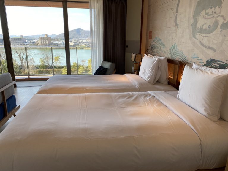 ベッド横から撮影