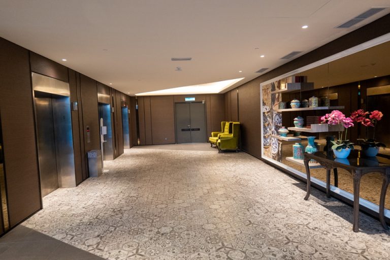 エレベーターホールフロント階