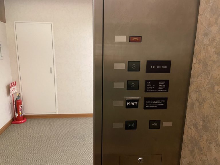 ボタンはシンプルです。