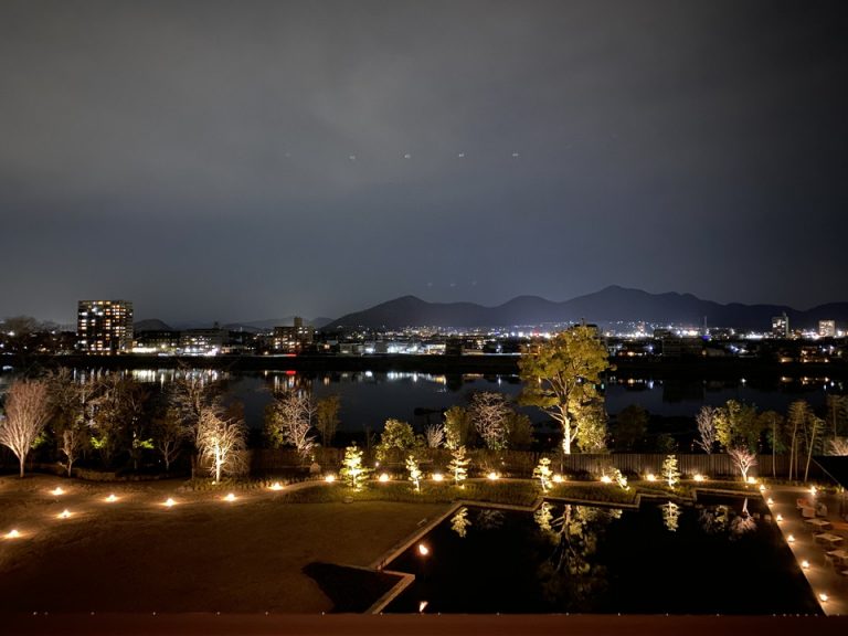 客室階からの夜景