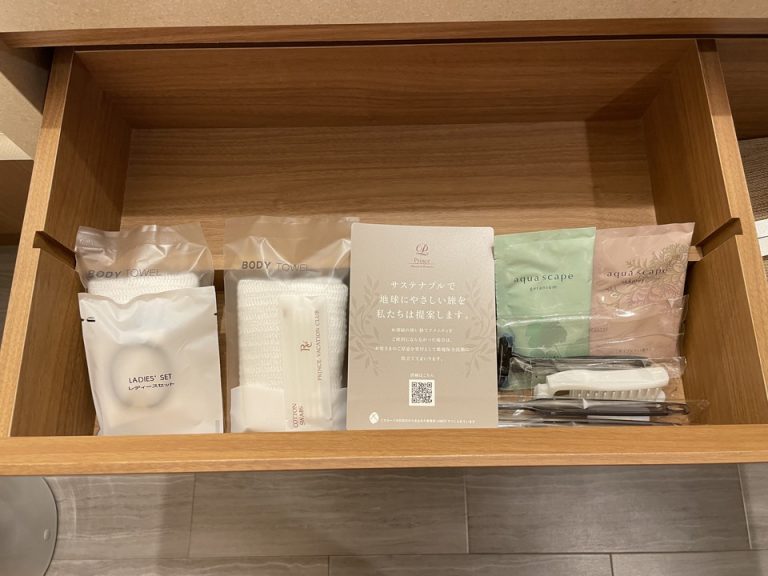 アメニティは2種類の入浴剤、歯ブラシ、くし、ヘアゴムとコットンのセット、ボディタオルです。
