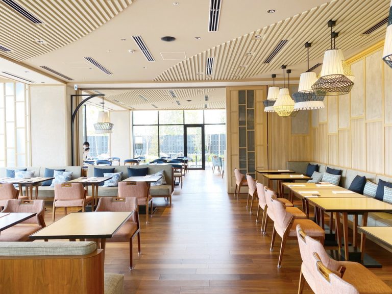 レストラン客席全体