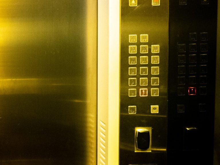 エレベーター階数ボタン