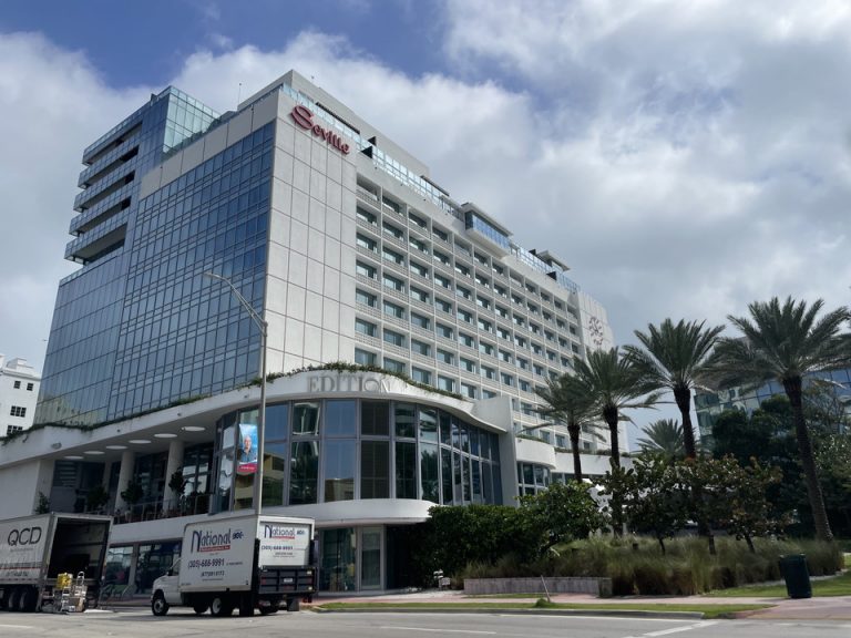 ホテルの目の前