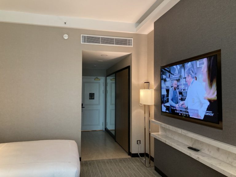 部屋から入口方面