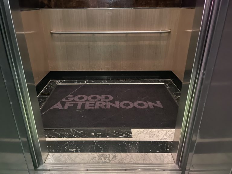 エレベーター午後(1)