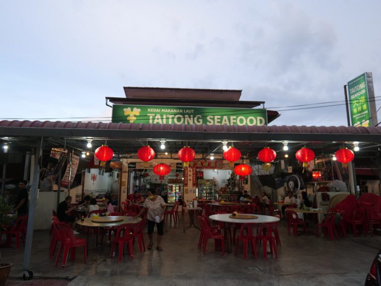 シーフード料理が有名なホテル近くのレストラン