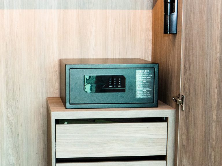 クローゼット外観(開けた状態)