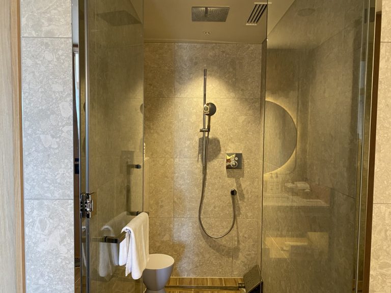 シャワーブース