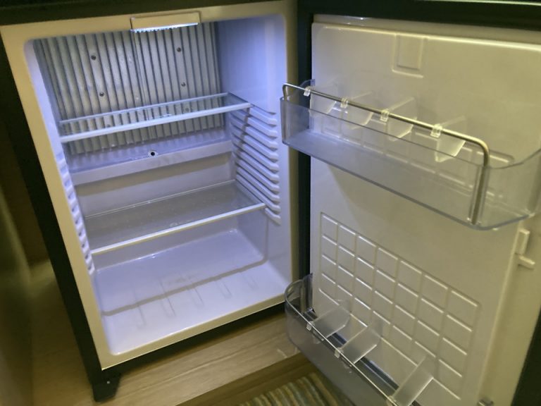 冷蔵庫(開)