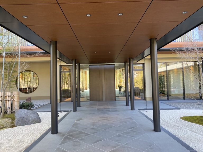 エントランス外観