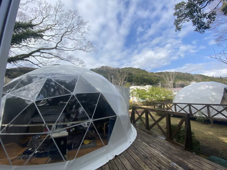 外から見たドームテント(1)