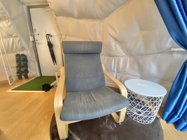 1人掛け用チェアとサイドテーブル(1)