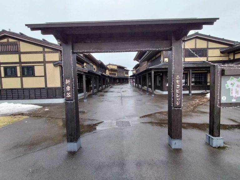 ショップアンドダイニングエリア