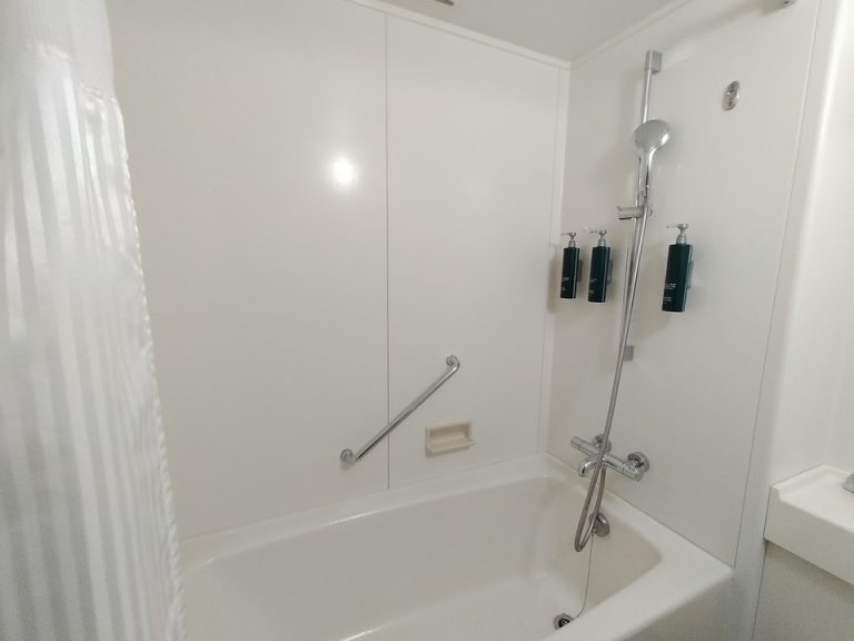 バスルーム入口から全景2