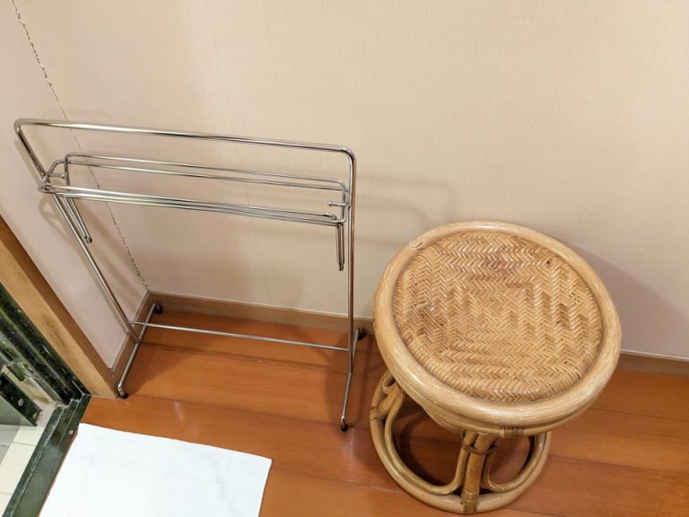 タオル掛け、椅子