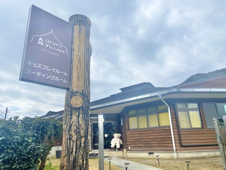 キッズルームは自由に使え、ミーティングルームは予約をすれば利用できるようです。