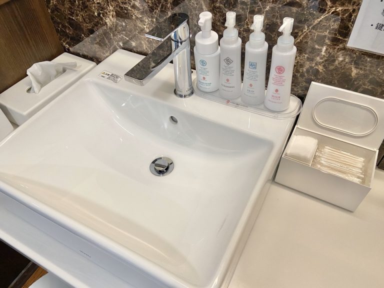 貸切温泉Cの洗面所・アメニティ