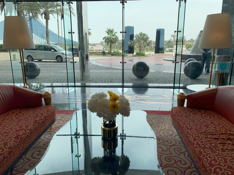 フロントの待合場所