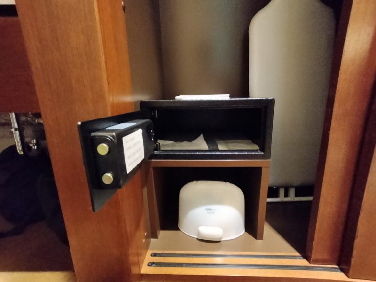 セーフティボックス(開けた状態)