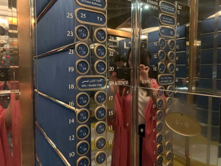 エレベーラーボタン