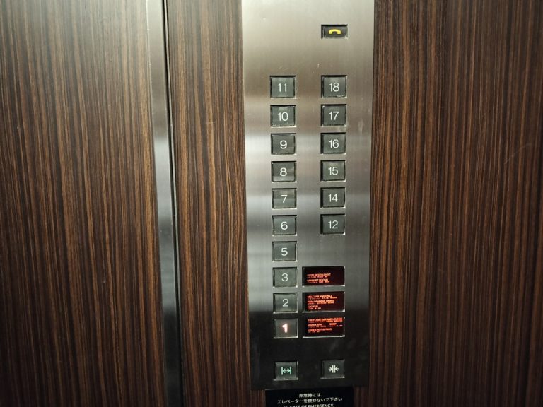 エレベーター階数ボタン