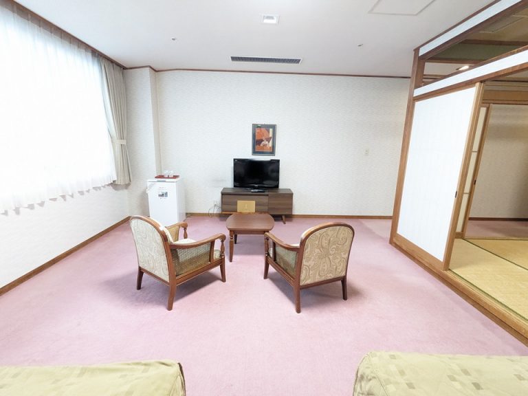 ベッド方向からTV
