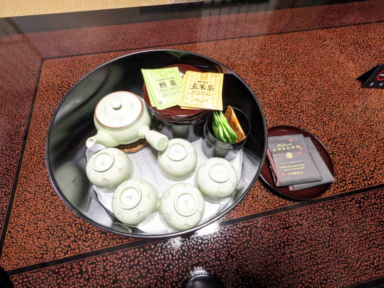 急須、湯呑、お茶、お茶菓子