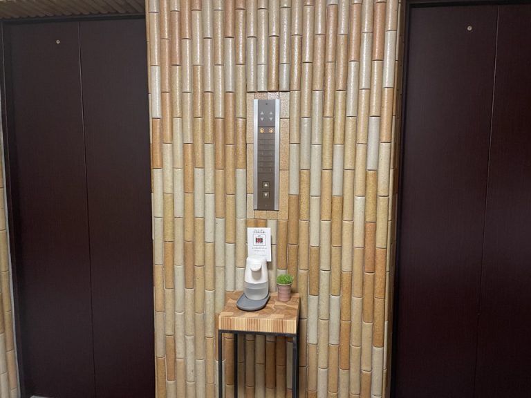 エレベーター外側