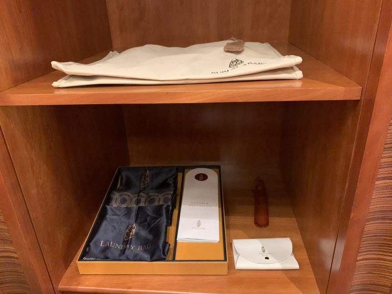 クリーニングサービスや靴磨き