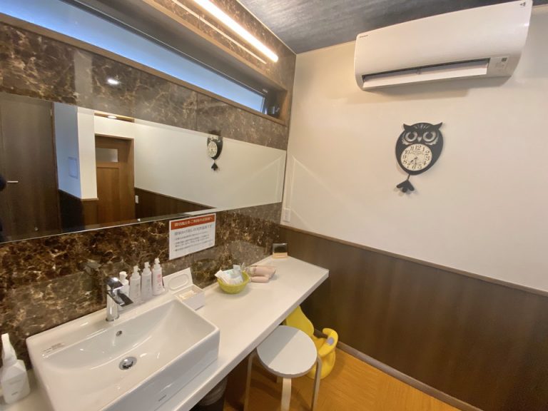 貸切温泉Cの洗面脱衣所(2)