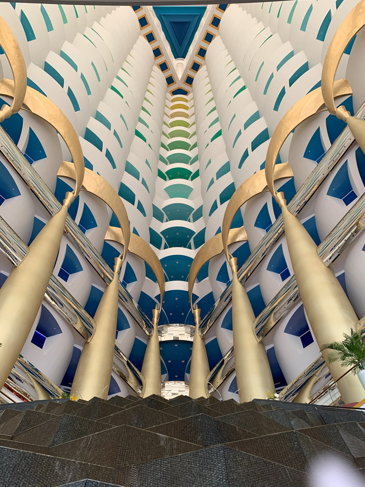 ロビーから見た上階の景色