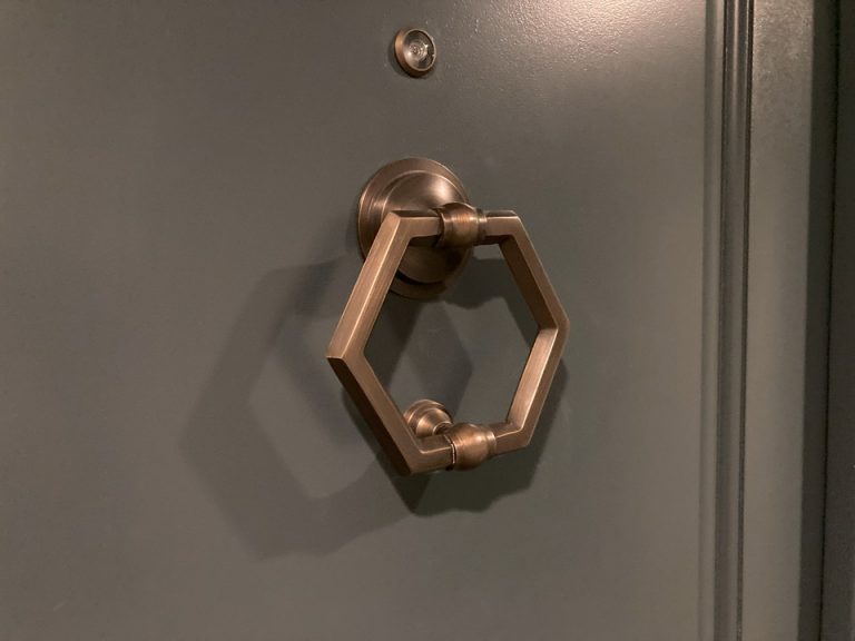 客室入口外観ドア(ドアノッカー)