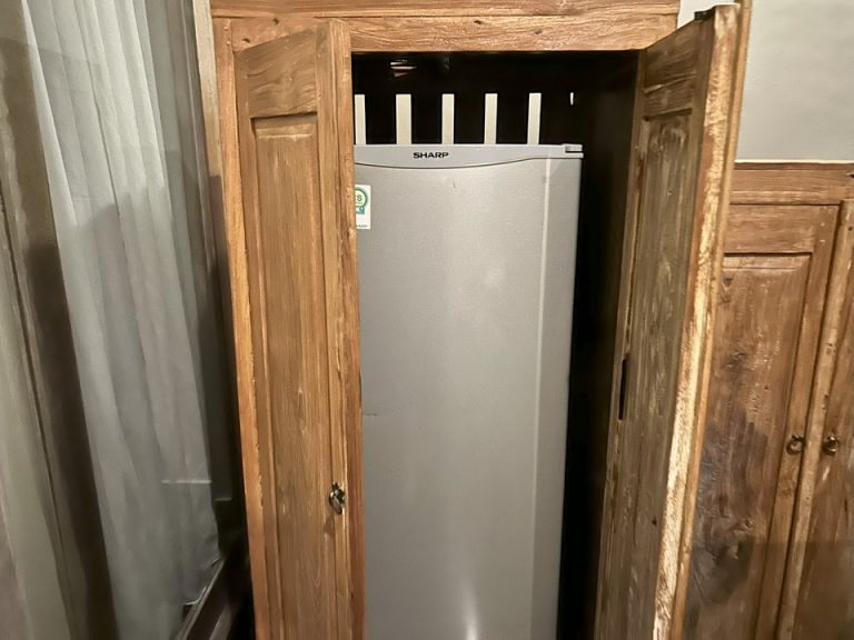 冷蔵庫、閉じた状態